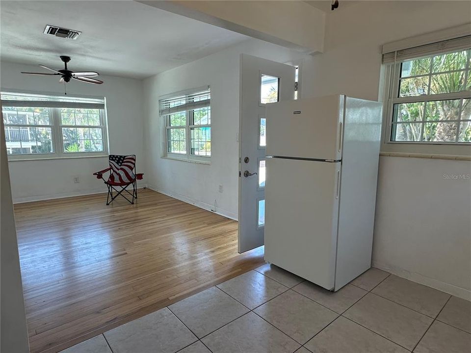 For Rent: $2,200 (2 beds, 1 baths, 600 Square Feet)