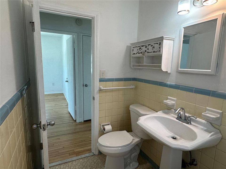 For Rent: $2,200 (2 beds, 1 baths, 600 Square Feet)