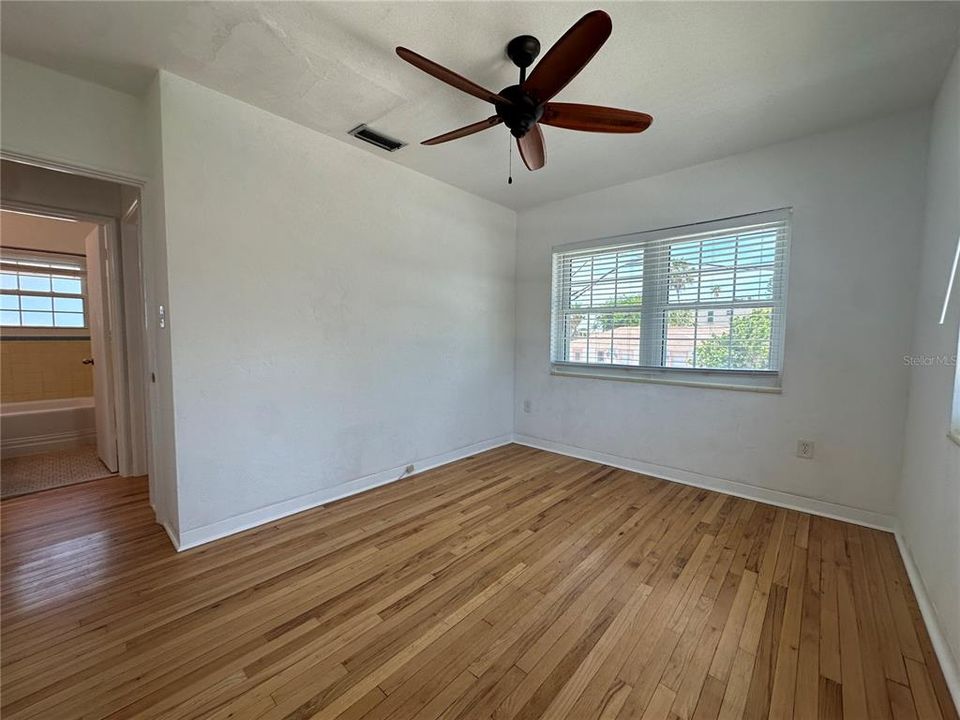 For Rent: $2,200 (2 beds, 1 baths, 600 Square Feet)
