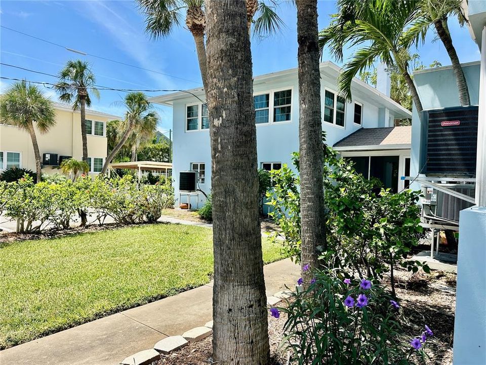 For Rent: $2,200 (2 beds, 1 baths, 600 Square Feet)
