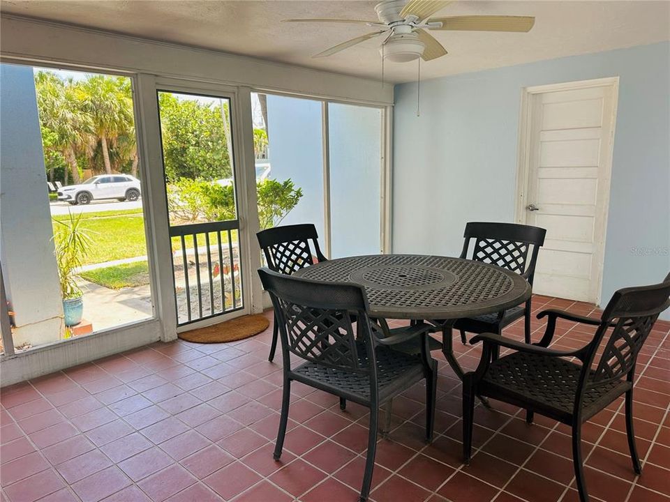 For Rent: $2,200 (2 beds, 1 baths, 600 Square Feet)