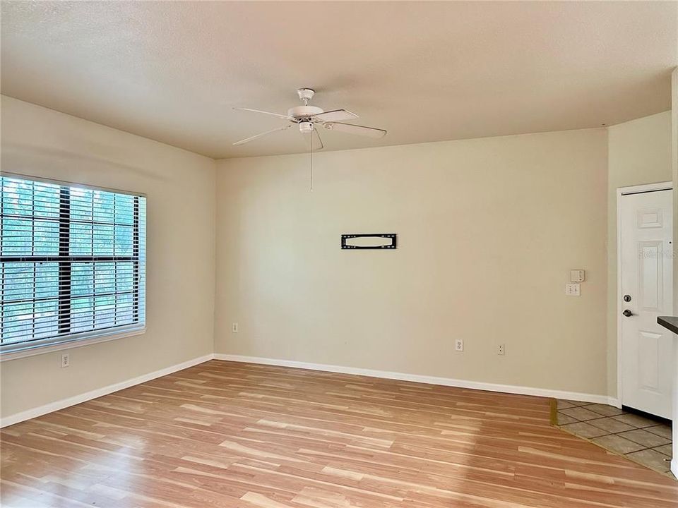For Rent: $1,500 (1 beds, 1 baths, 700 Square Feet)
