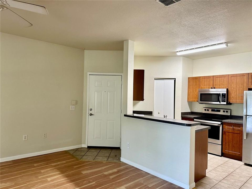 For Rent: $1,500 (1 beds, 1 baths, 700 Square Feet)