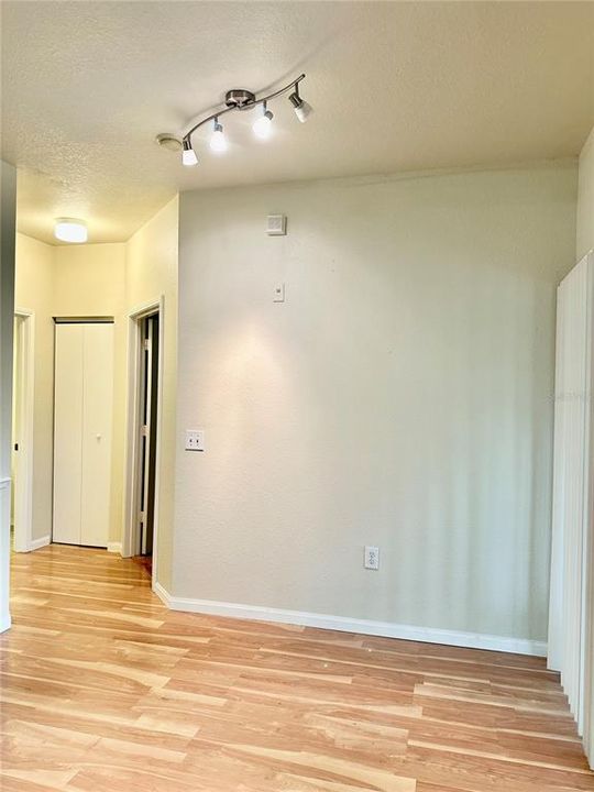 For Rent: $1,500 (1 beds, 1 baths, 700 Square Feet)