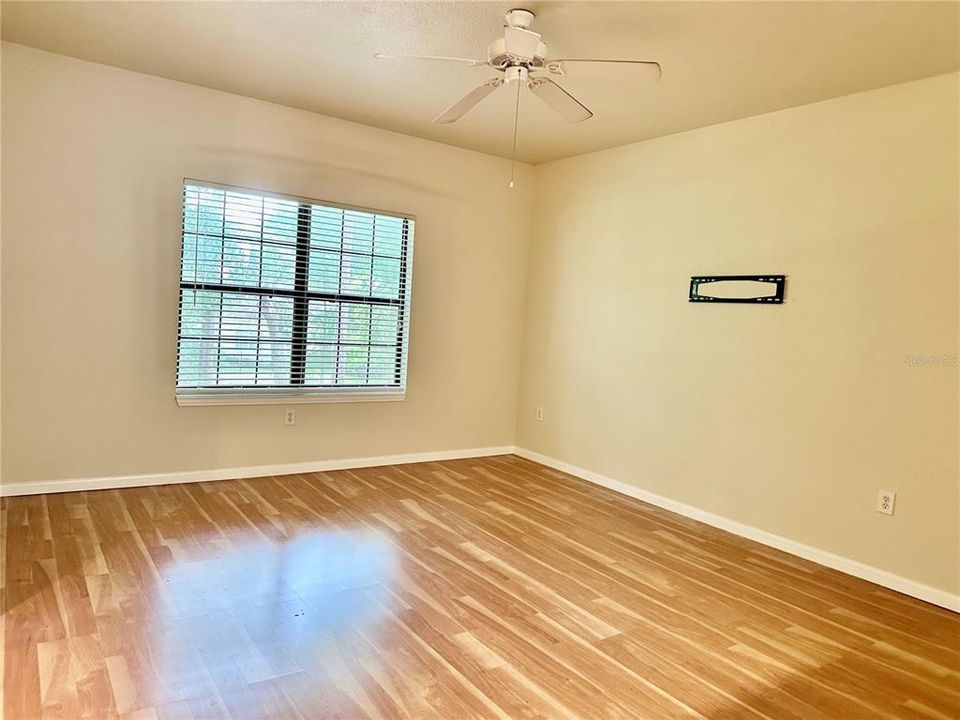 For Rent: $1,500 (1 beds, 1 baths, 700 Square Feet)