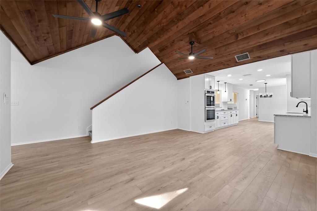 En Venta: $699,900 (3 camas, 3 baños, 2019 Pies cuadrados)