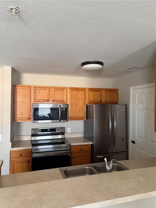 For Rent: $1,200 (1 beds, 1 baths, 728 Square Feet)