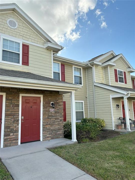 For Rent: $1,200 (1 beds, 1 baths, 728 Square Feet)