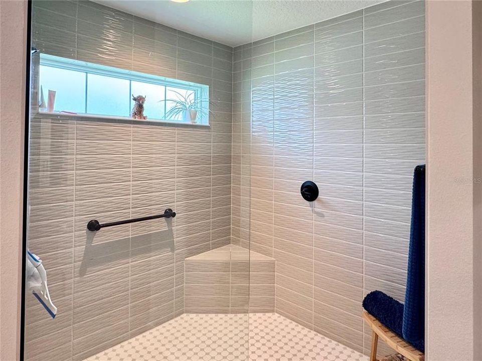 For Sale: $589,900 (3 beds, 2 baths, 1927 Square Feet)