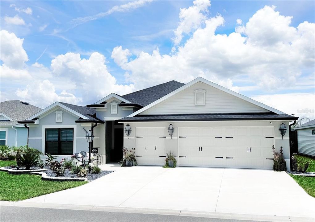 For Sale: $589,900 (3 beds, 2 baths, 1927 Square Feet)