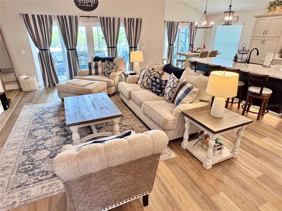 For Sale: $589,900 (3 beds, 2 baths, 1927 Square Feet)