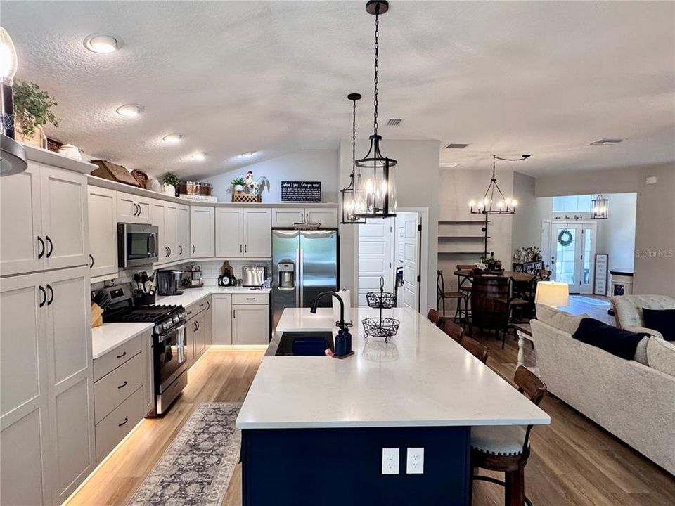 For Sale: $589,900 (3 beds, 2 baths, 1927 Square Feet)