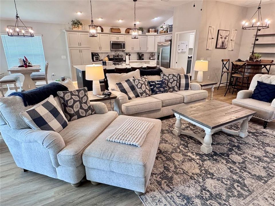For Sale: $589,900 (3 beds, 2 baths, 1927 Square Feet)