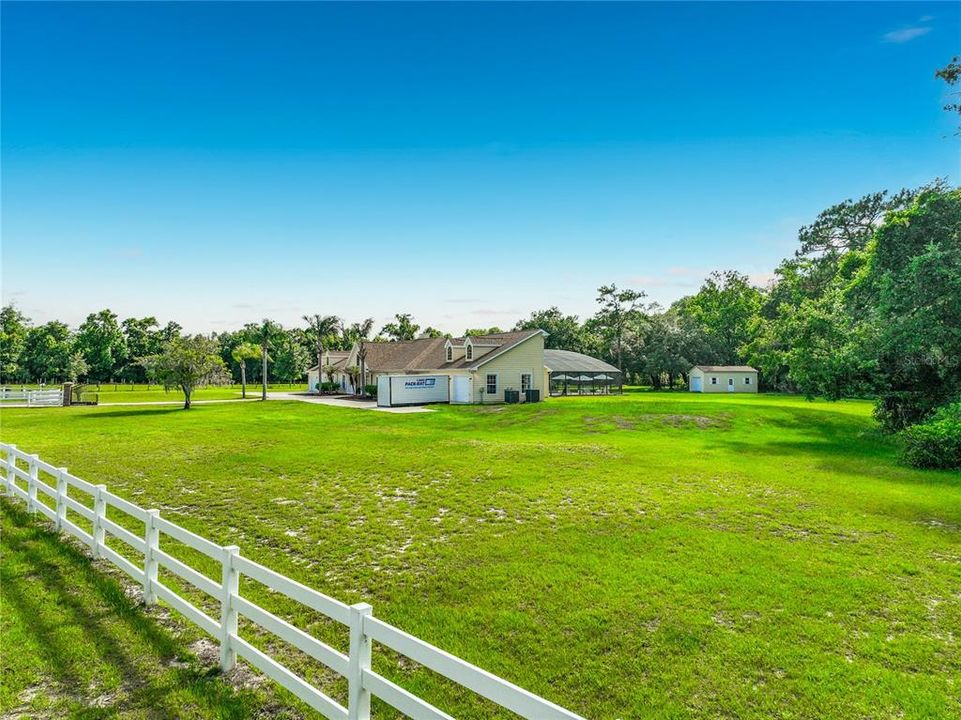 For Sale: $1,400,000 (8 beds, 6 baths, 4507 Square Feet)
