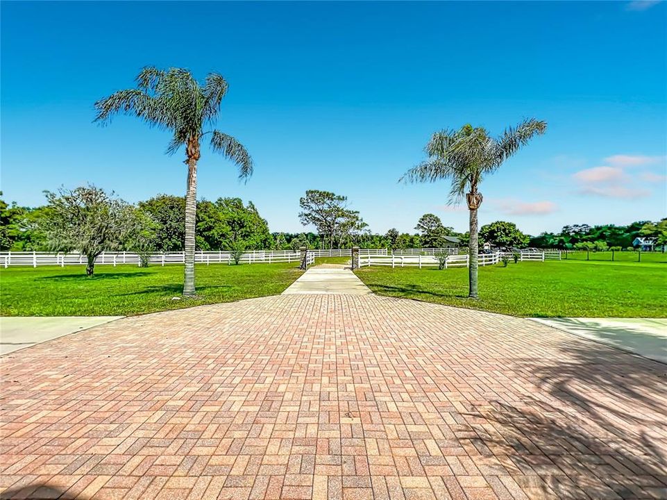 For Sale: $1,400,000 (8 beds, 6 baths, 4507 Square Feet)