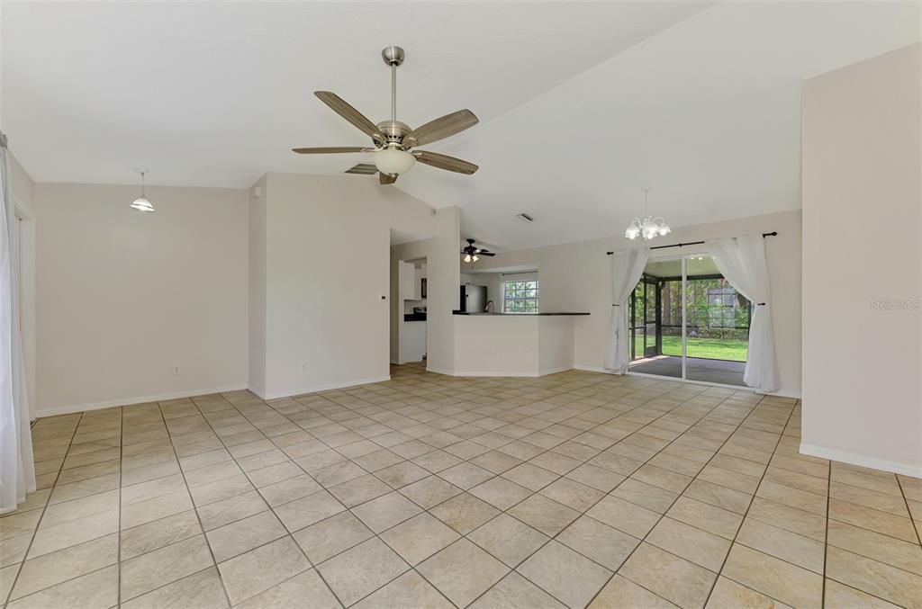 En Venta: $269,900 (3 camas, 2 baños, 1212 Pies cuadrados)
