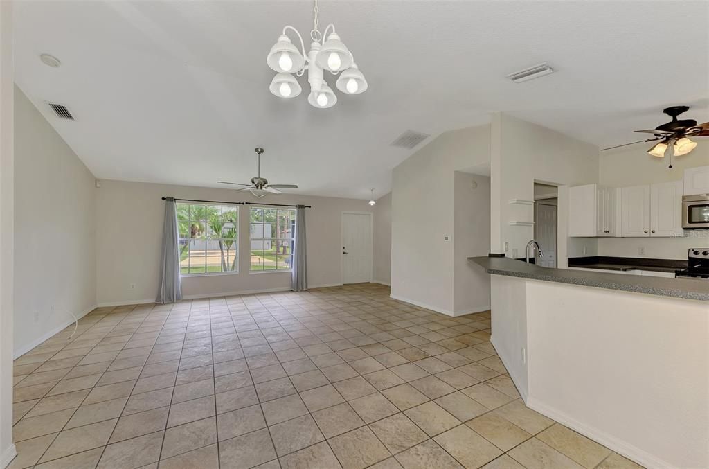 En Venta: $269,900 (3 camas, 2 baños, 1212 Pies cuadrados)