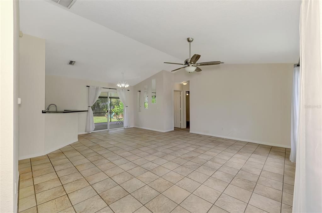 En Venta: $269,900 (3 camas, 2 baños, 1212 Pies cuadrados)