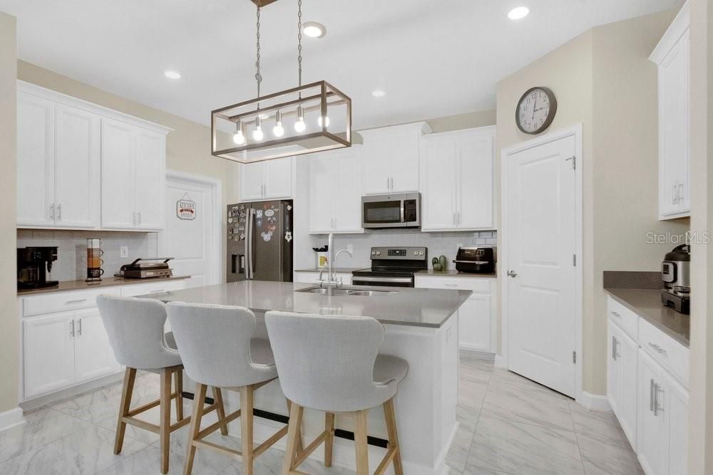 En Venta: $649,990 (4 camas, 3 baños, 2136 Pies cuadrados)