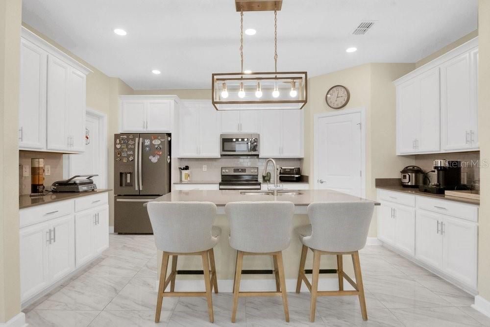 En Venta: $649,990 (4 camas, 3 baños, 2136 Pies cuadrados)