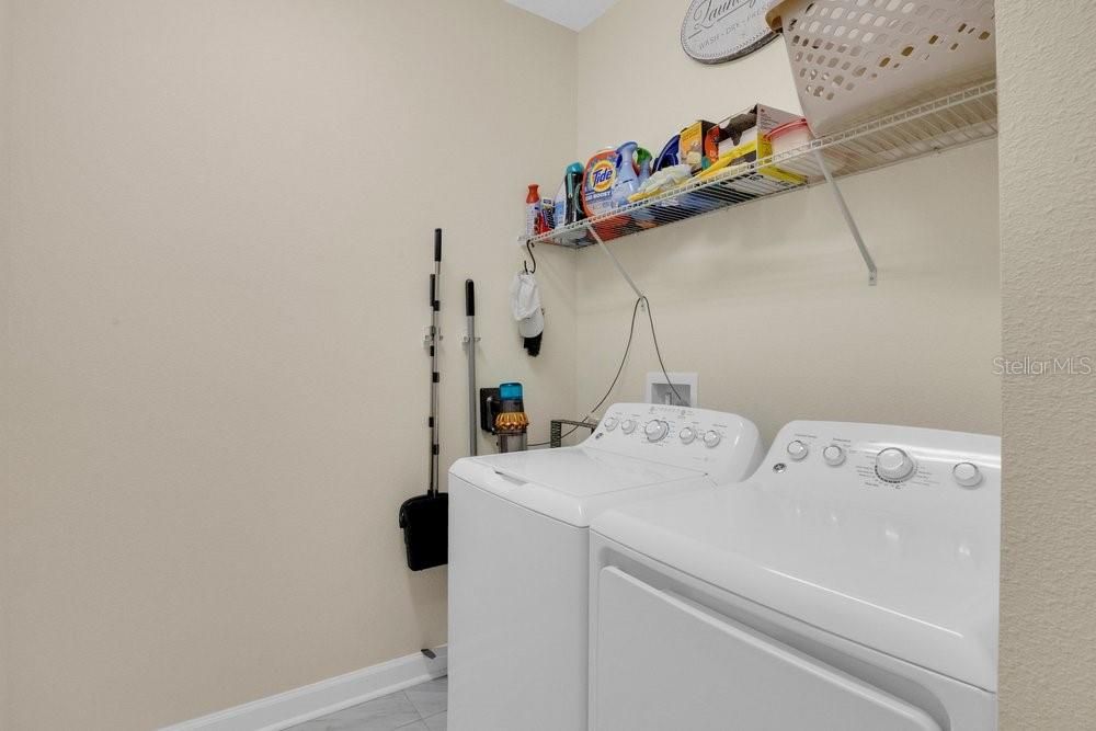 En Venta: $649,990 (4 camas, 3 baños, 2136 Pies cuadrados)