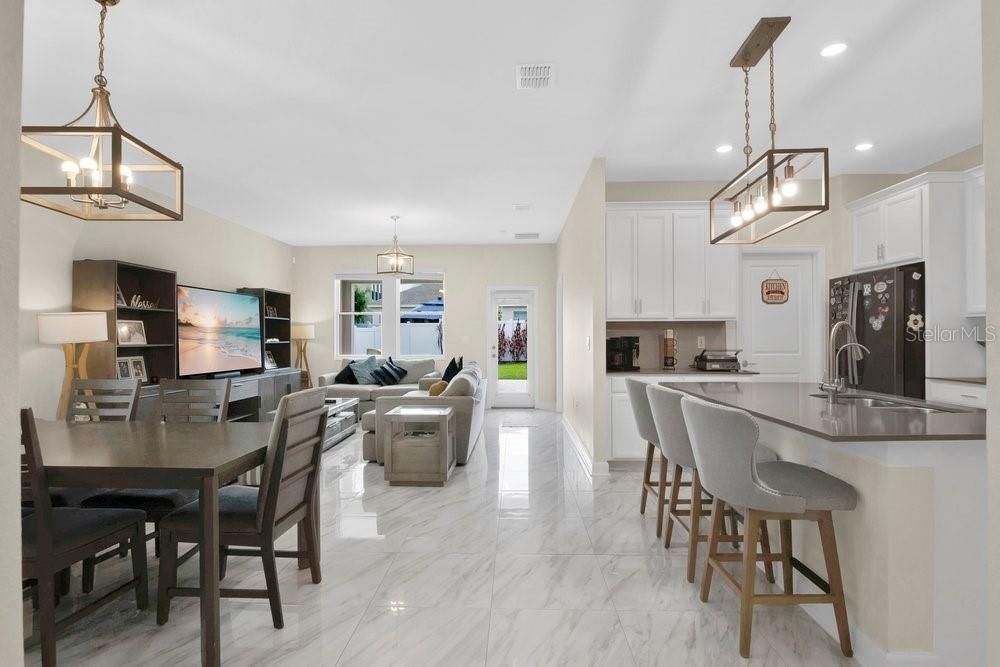 En Venta: $649,990 (4 camas, 3 baños, 2136 Pies cuadrados)