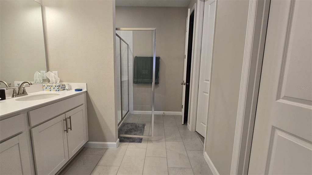For Rent: $2,100 (4 beds, 2 baths, 1928 Square Feet)