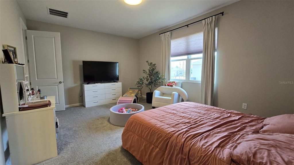 For Rent: $2,100 (4 beds, 2 baths, 1928 Square Feet)