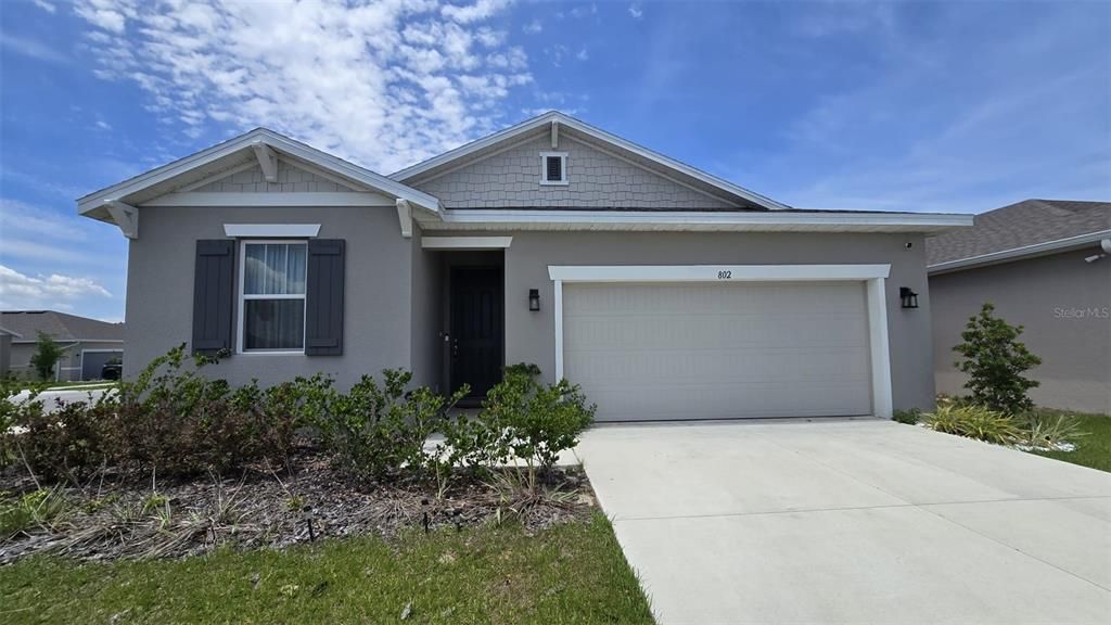 For Rent: $2,100 (4 beds, 2 baths, 1928 Square Feet)