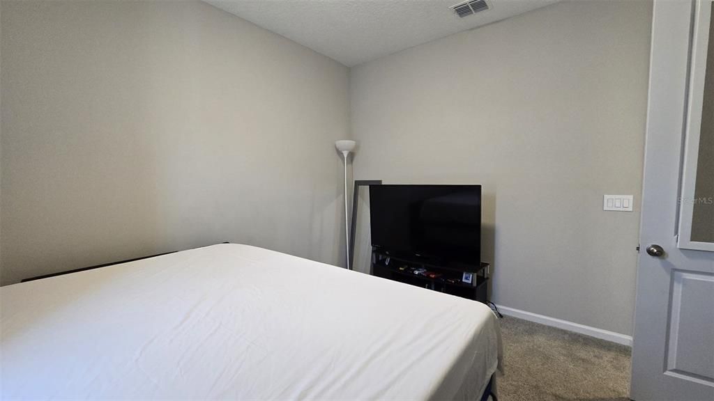 For Rent: $2,100 (4 beds, 2 baths, 1928 Square Feet)