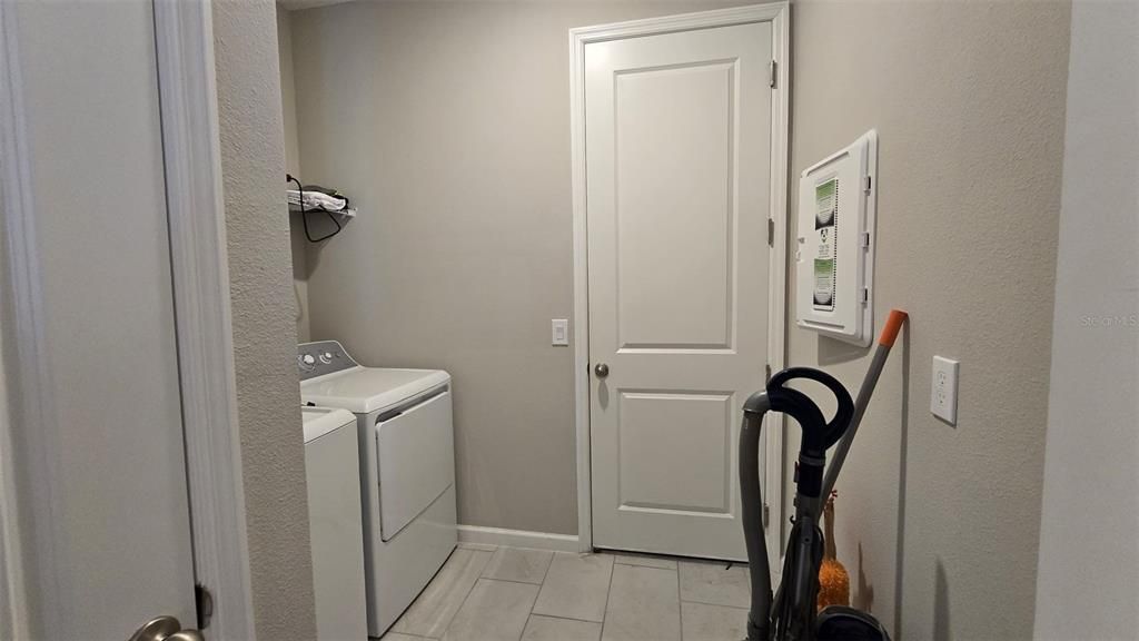 For Rent: $2,100 (4 beds, 2 baths, 1928 Square Feet)