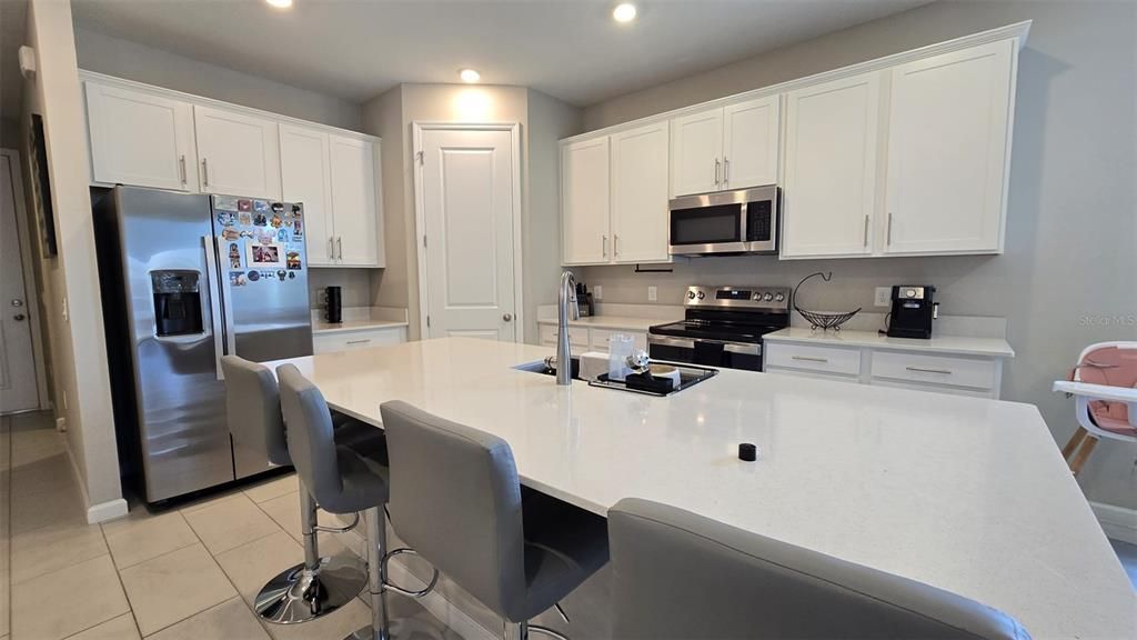 For Rent: $2,100 (4 beds, 2 baths, 1928 Square Feet)