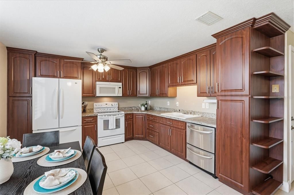 For Sale: $719,900 (5 beds, 3 baths, 4376 Square Feet)