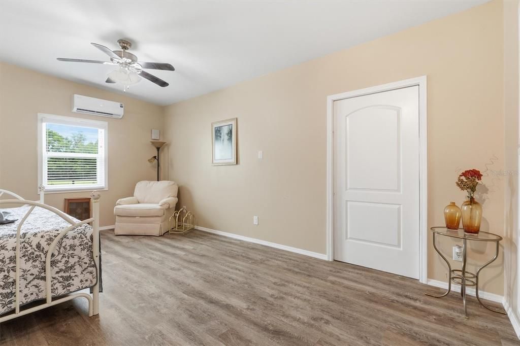For Sale: $719,900 (5 beds, 3 baths, 4376 Square Feet)