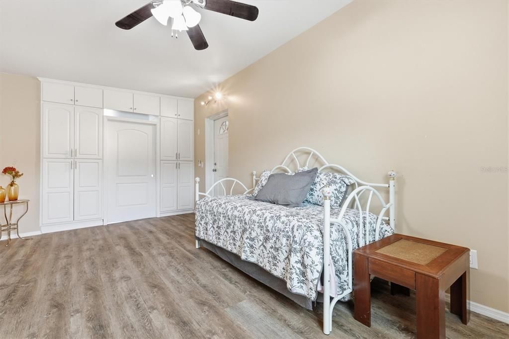 For Sale: $719,900 (5 beds, 3 baths, 4376 Square Feet)