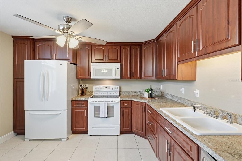 For Sale: $719,900 (5 beds, 3 baths, 4376 Square Feet)