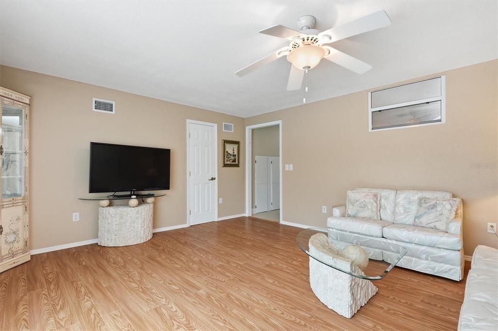For Sale: $719,900 (5 beds, 3 baths, 4376 Square Feet)