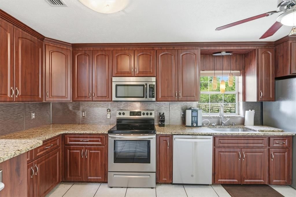 For Sale: $719,900 (5 beds, 3 baths, 4376 Square Feet)