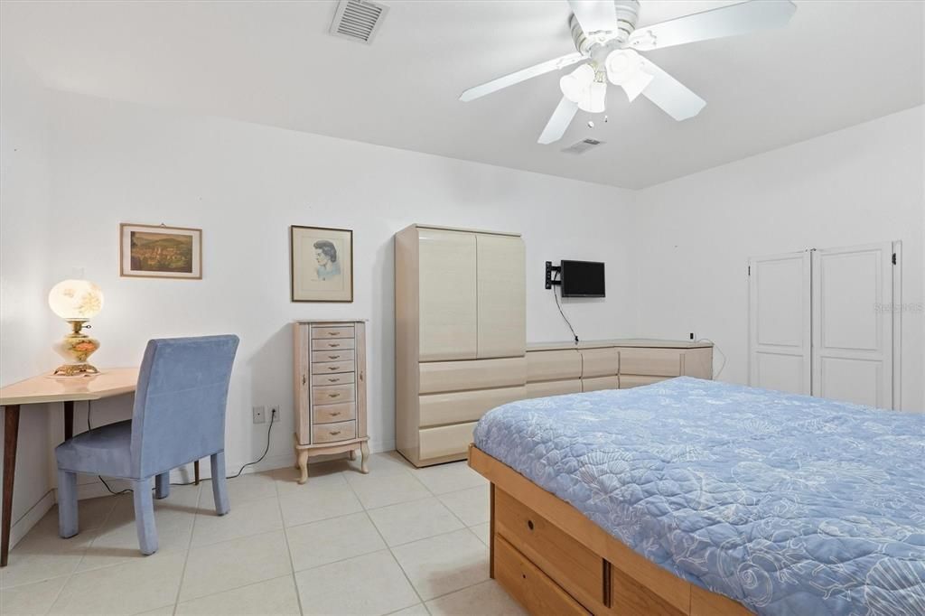 For Sale: $719,900 (5 beds, 3 baths, 4376 Square Feet)