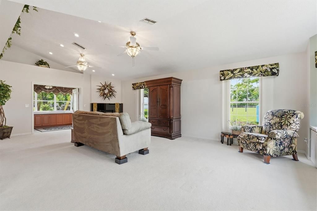 For Sale: $719,900 (5 beds, 3 baths, 4376 Square Feet)