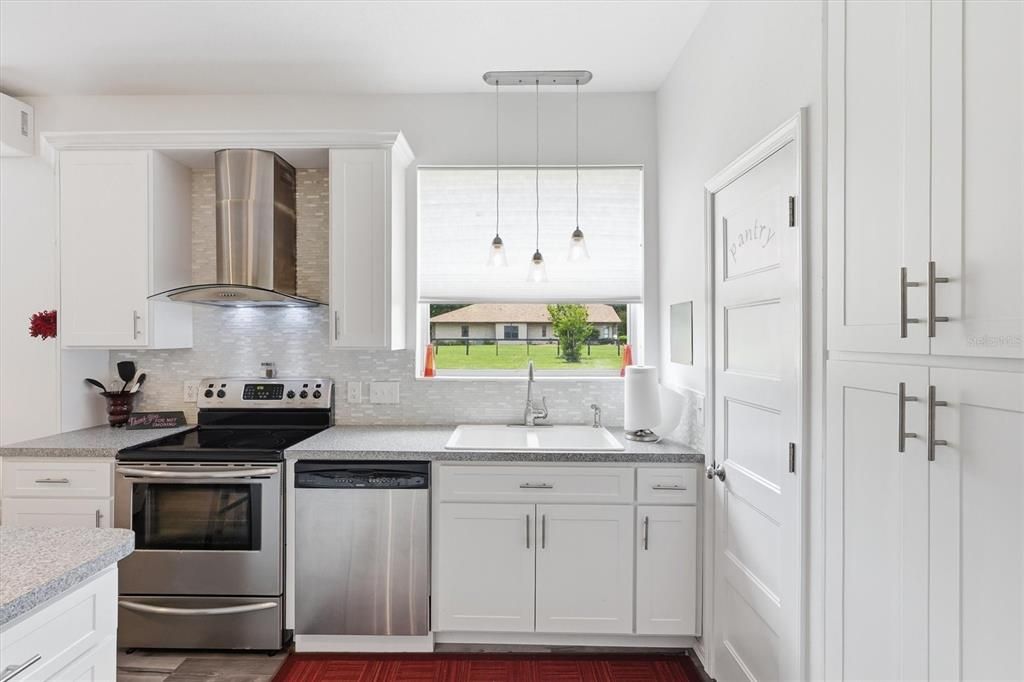 For Sale: $719,900 (5 beds, 3 baths, 4376 Square Feet)
