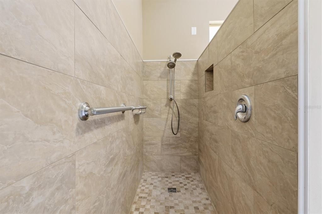 For Sale: $719,900 (5 beds, 3 baths, 4376 Square Feet)