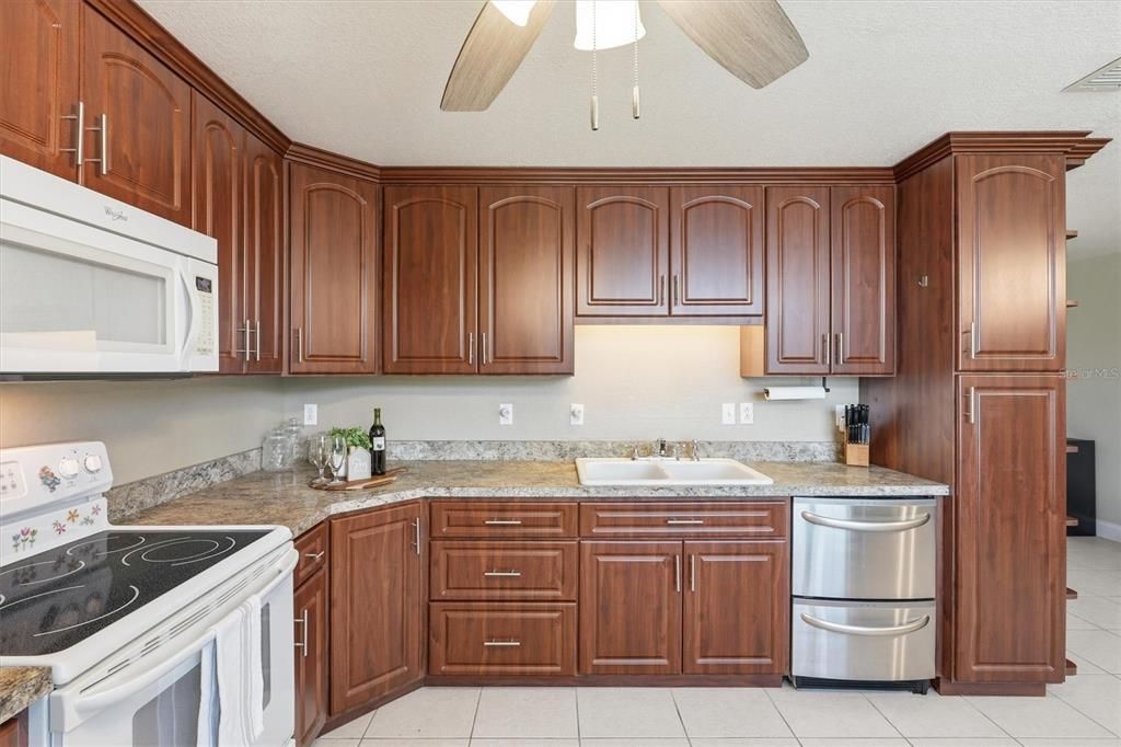 For Sale: $719,900 (5 beds, 3 baths, 4376 Square Feet)