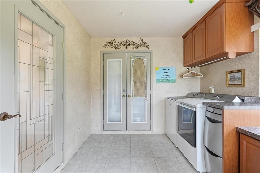 For Sale: $719,900 (5 beds, 3 baths, 4376 Square Feet)