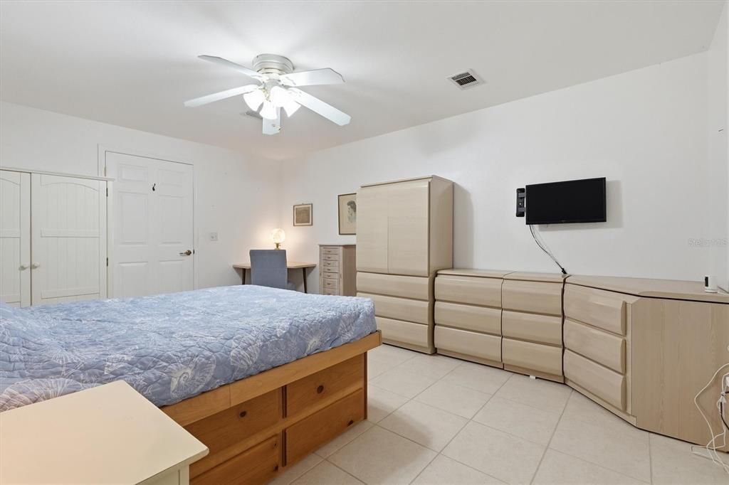 For Sale: $719,900 (5 beds, 3 baths, 4376 Square Feet)