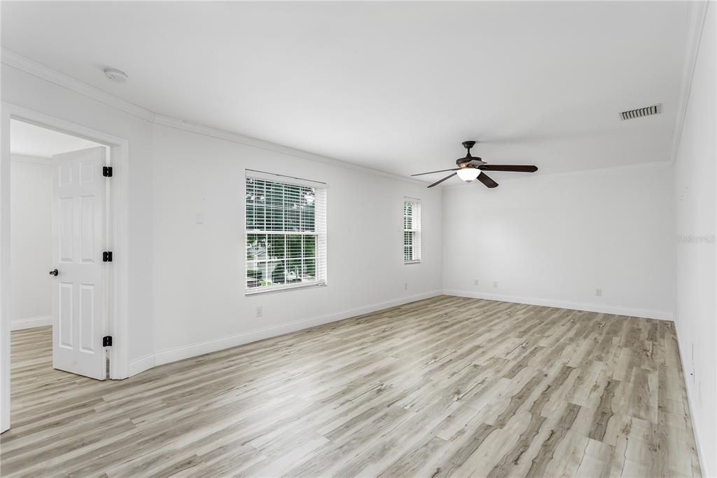 For Sale: $650,000 (5 beds, 3 baths, 3011 Square Feet)