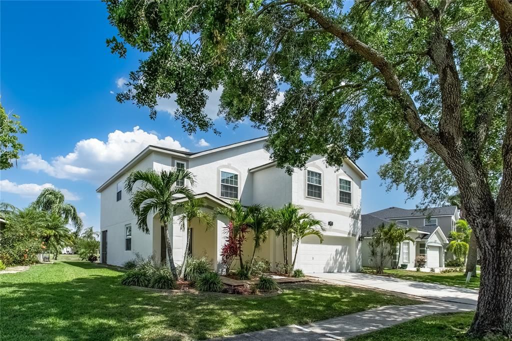 For Sale: $650,000 (5 beds, 3 baths, 3011 Square Feet)