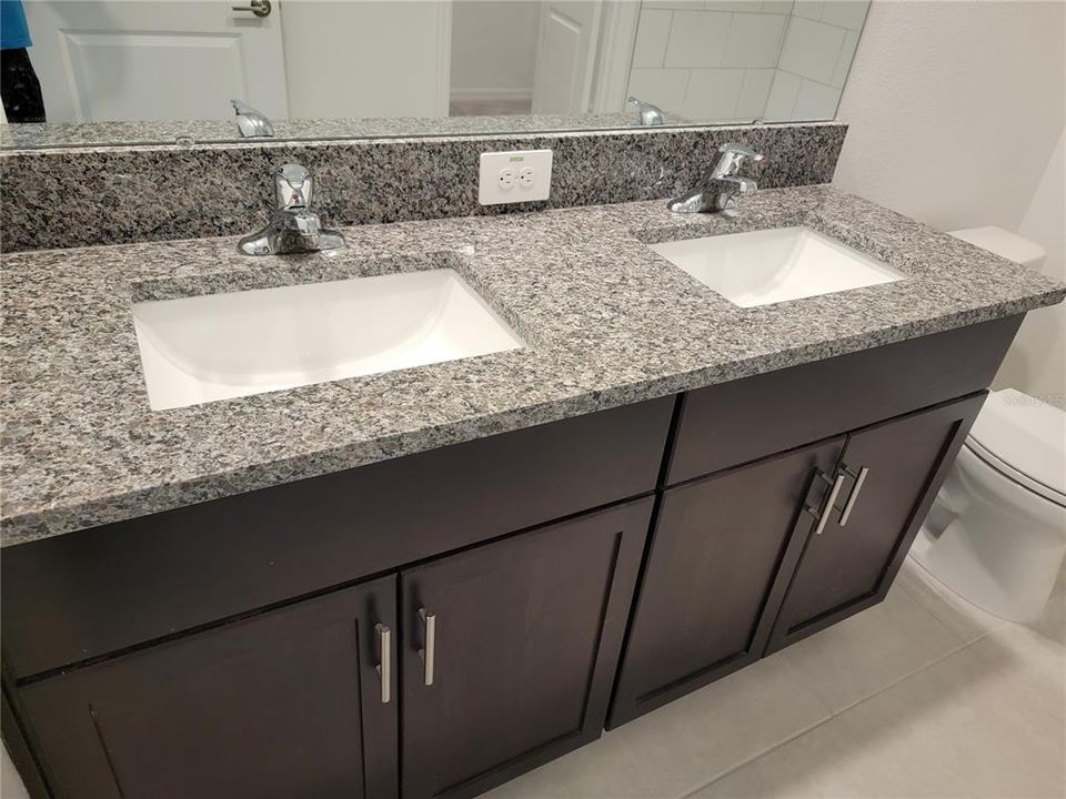 For Rent: $1,995 (3 beds, 2 baths, 1555 Square Feet)