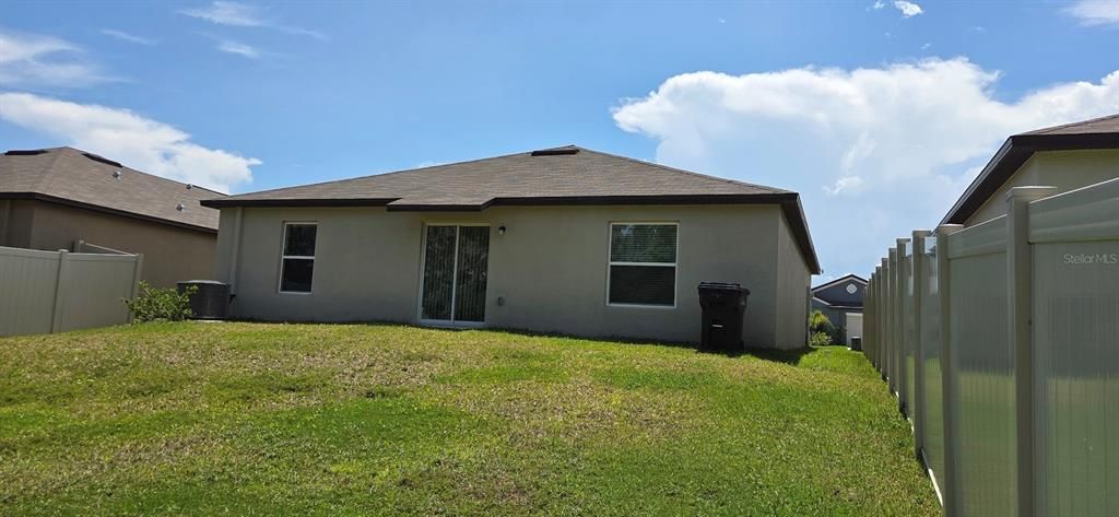 For Rent: $1,995 (3 beds, 2 baths, 1555 Square Feet)