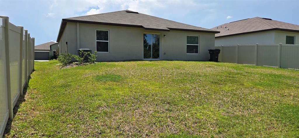 For Rent: $1,995 (3 beds, 2 baths, 1555 Square Feet)